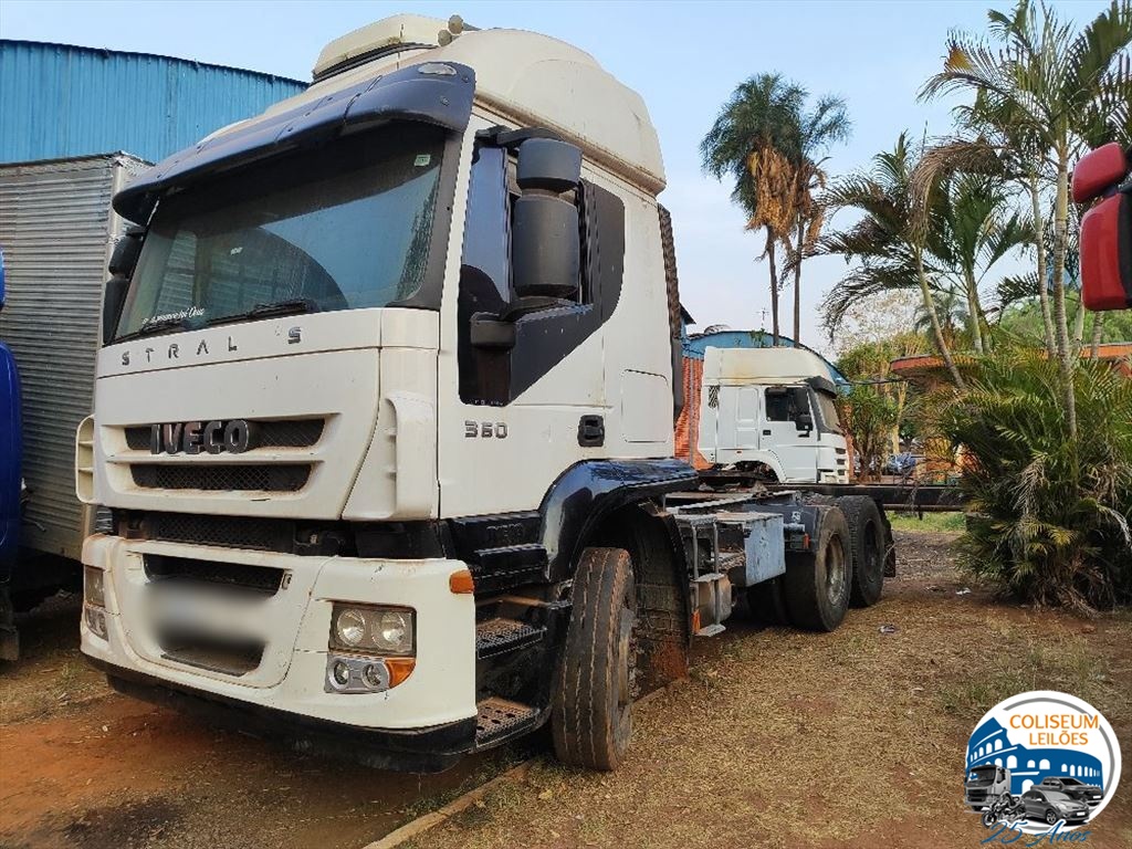 IVECO/STRALIS 530S36T 6X2 ANO 2013/2014